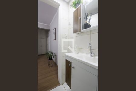 Banheiro de apartamento para alugar com 1 quarto, 39m² em Jardim Lindóia, Porto Alegre