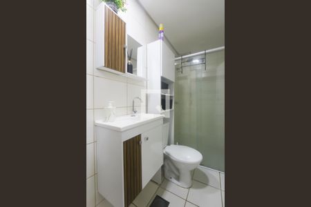 Banheiro de apartamento à venda com 1 quarto, 39m² em Jardim Lindóia, Porto Alegre