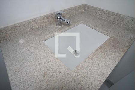 Banheiro da Suíte de apartamento para alugar com 2 quartos, 52m² em Jardim Lindóia, Porto Alegre