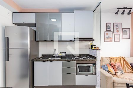 Cozinha de apartamento para alugar com 2 quartos, 32m² em Parque Fongaro, São Paulo