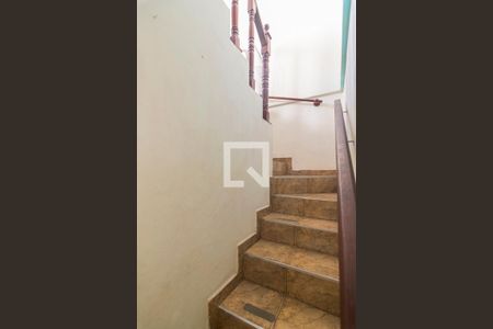 Escada de casa para alugar com 4 quartos, 320m² em Utinga, Santo André