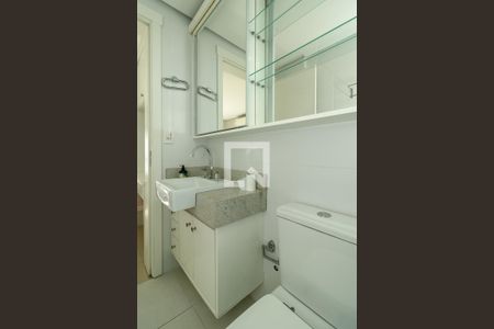 Banheiro da Suíte de apartamento para alugar com 2 quartos, 66m² em Marcílio Dias, Porto Alegre