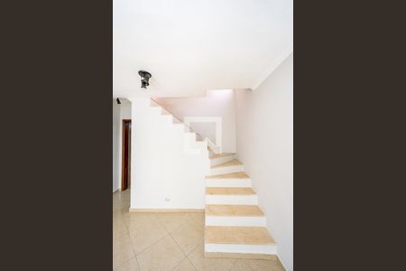 Escadas de casa para alugar com 3 quartos, 100m² em Jabaquara, São Paulo