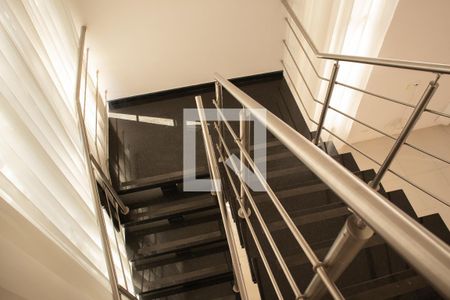 Escada de casa de condomínio para alugar com 3 quartos, 317m² em Jardim Green Park Residence, Hortolândia