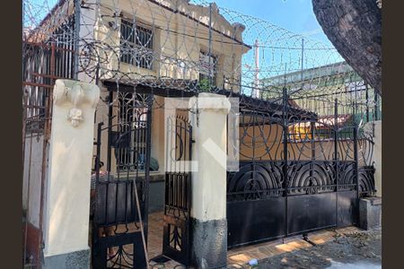 Casa à venda com 183m², 3 quartos e 1 vaga Casa à venda com 183m², 3 quartos e 1 vagaFachada