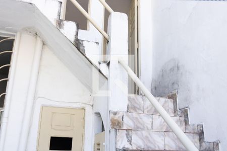 Casa à venda com 183m², 3 quartos e 1 vaga Casa à venda com 183m², 3 quartos e 1 vagaEscada para o Segundo Andar