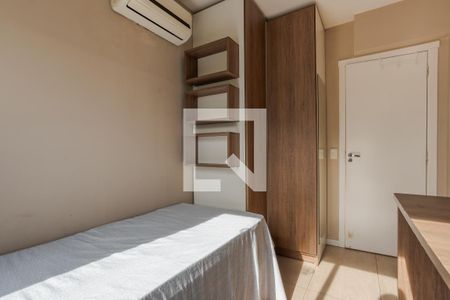 Quarto 1 de apartamento à venda com 3 quartos, 69m² em Vila Ipiranga, Porto Alegre