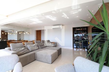 Sala de TV de apartamento à venda com 4 quartos, 145m² em Barra Funda, São Paulo
