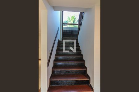 Sala - Escada de casa de condomínio à venda com 4 quartos, 484m² em Recreio dos Bandeirantes, Rio de Janeiro