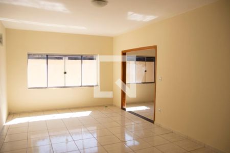 Sala de casa para alugar com 3 quartos, 300m² em Setor Leste Vila Nova, Goiânia