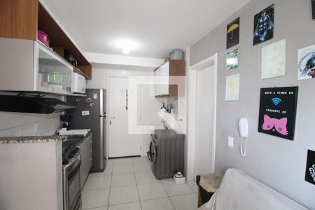 Sala/Cozinha e Área de serviço de apartamento para alugar com 1 quarto, 28m² em Vila Penteado, São Paulo