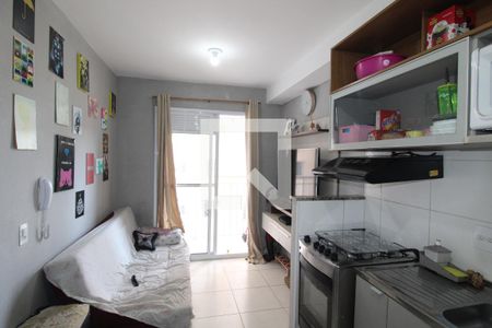 Sala/Cozinha e Área de serviço de apartamento para alugar com 1 quarto, 28m² em Vila Penteado, São Paulo