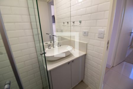 Banheiro de apartamento para alugar com 2 quartos, 65m² em Nova Piraju, São Paulo