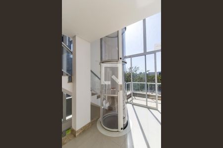Detalhe Sala de casa de condomínio à venda com 5 quartos, 430m² em Residencial Burle Marx, Santana de Parnaíba