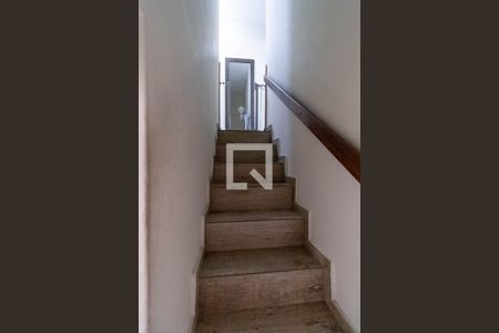Escada de casa de condomínio à venda com 3 quartos, 80m² em Santa Rosa, Belo Horizonte