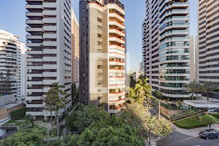 Vista  de apartamento para alugar com 3 quartos, 292m² em Aclimação, São Paulo
