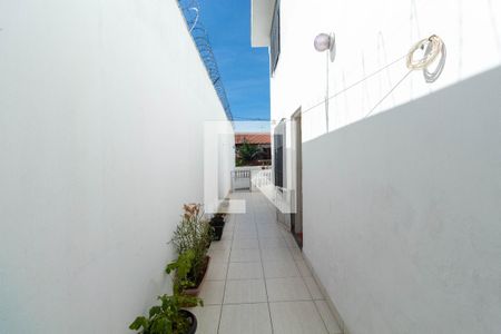 Casa à venda com 249m², 3 quartos e 2 vagas Casa à venda com 249m², 3 quartos e 2 vagasCorredor