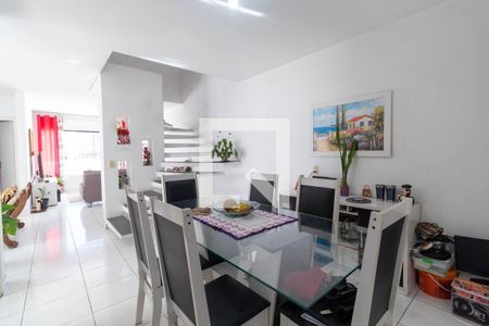 Casa à venda com 249m², 3 quartos e 2 vagas Casa à venda com 249m², 3 quartos e 2 vagasCopa