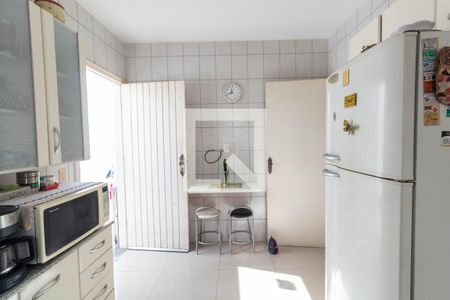 Casa à venda com 249m², 3 quartos e 2 vagas Casa à venda com 249m², 3 quartos e 2 vagasCozinha