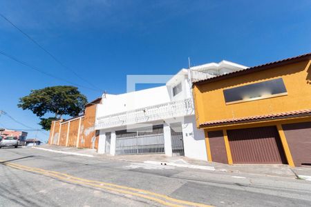 Casa à venda com 249m², 3 quartos e 2 vagas Casa à venda com 249m², 3 quartos e 2 vagasFachada