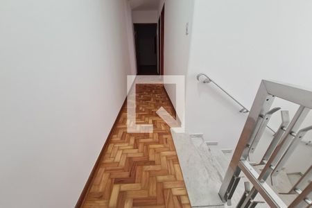 corredor quartos de casa para alugar com 3 quartos, 133m² em Jardim Piqueroby, São Paulo