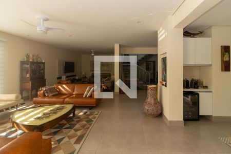 Casa para alugar com 450m², 4 quartos e 4 vagas Casa para alugar com 450m², 4 quartos e 4 vagasSala