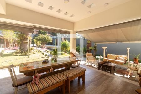 Casa para alugar com 450m², 4 quartos e 4 vagas Casa para alugar com 450m², 4 quartos e 4 vagasSala