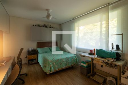 Casa para alugar com 450m², 4 quartos e 4 vagas Casa para alugar com 450m², 4 quartos e 4 vagasQuarto Suíte 1