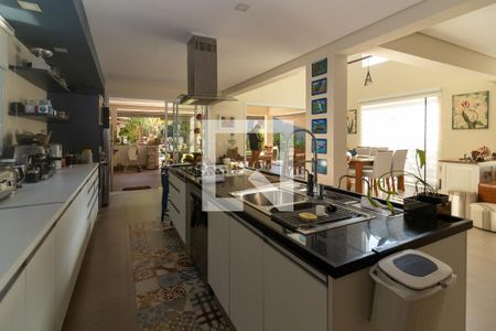 Casa para alugar com 450m², 4 quartos e 4 vagas Casa para alugar com 450m², 4 quartos e 4 vagasCozinha