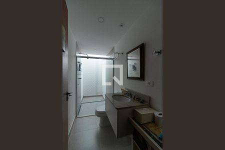 Casa para alugar com 450m², 4 quartos e 4 vagas Casa para alugar com 450m², 4 quartos e 4 vagasBanheiro da Suíte 1