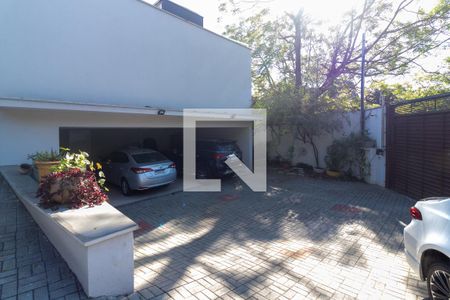 Casa para alugar com 450m², 4 quartos e 4 vagas Casa para alugar com 450m², 4 quartos e 4 vagasGaragem