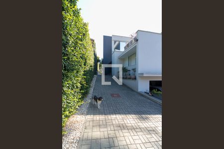 Casa para alugar com 450m², 4 quartos e 4 vagas Casa para alugar com 450m², 4 quartos e 4 vagasFachada