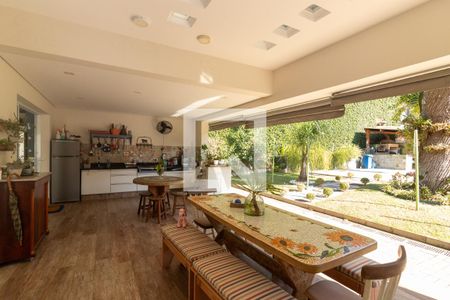 Casa para alugar com 450m², 4 quartos e 4 vagas Casa para alugar com 450m², 4 quartos e 4 vagasSala