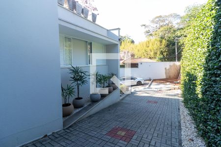 Casa para alugar com 450m², 4 quartos e 4 vagas Casa para alugar com 450m², 4 quartos e 4 vagasCorredor Externo