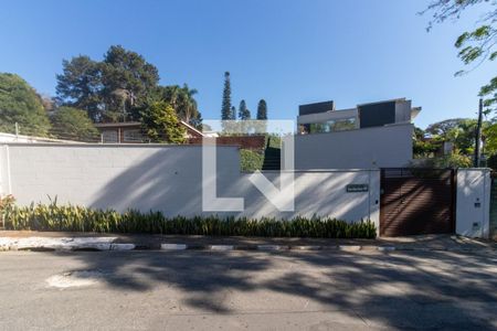 Casa para alugar com 450m², 4 quartos e 4 vagas Casa para alugar com 450m², 4 quartos e 4 vagasFachada