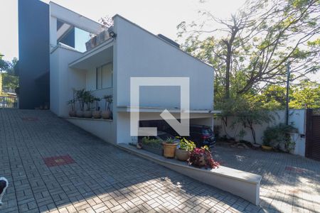 Casa para alugar com 450m², 4 quartos e 4 vagas Casa para alugar com 450m², 4 quartos e 4 vagasFachada