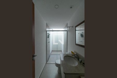 Casa para alugar com 450m², 4 quartos e 4 vagas Casa para alugar com 450m², 4 quartos e 4 vagasBanheiro da Suíte 1