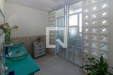 Casa para alugar com 450m², 4 quartos e 4 vagas Casa para alugar com 450m², 4 quartos e 4 vagasBanheiro Corredor