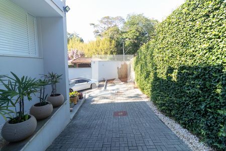 Casa para alugar com 450m², 4 quartos e 4 vagas Casa para alugar com 450m², 4 quartos e 4 vagasCorredor Externo