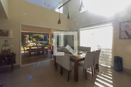 Casa para alugar com 450m², 4 quartos e 4 vagas Casa para alugar com 450m², 4 quartos e 4 vagasSala