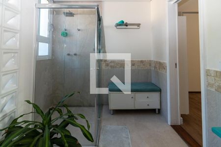 Casa para alugar com 450m², 4 quartos e 4 vagas Casa para alugar com 450m², 4 quartos e 4 vagasBanheiro Corredor