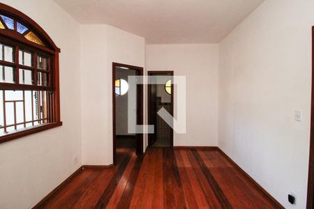 Casa à venda com 340m², 4 quartos e 2 vagasSala