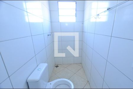Banheiro de kitnet/studio para alugar com 1 quarto, 29m² em Casa Branca, Belo Horizonte