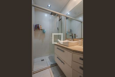 Banheiro Suíte de apartamento à venda com 1 quarto, 84m² em Vila Ipiranga, Porto Alegre