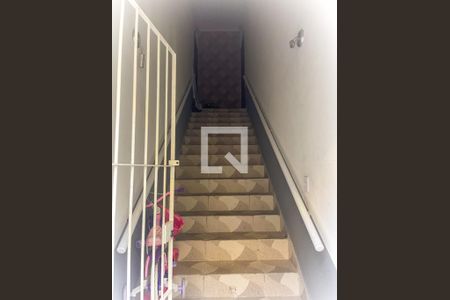Escada de casa à venda com 6 quartos, 264m² em Jardim Nadir, São Paulo