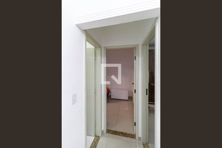 Corredor de casa de condomínio para alugar com 2 quartos, 100m² em Copacabana, Belo Horizonte
