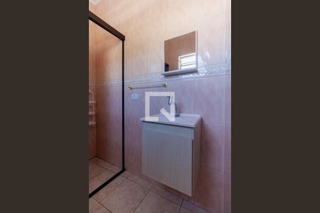 Banheiro da Suíte 1 de casa para alugar com 2 quartos, 100m² em Vila Bela, São Paulo