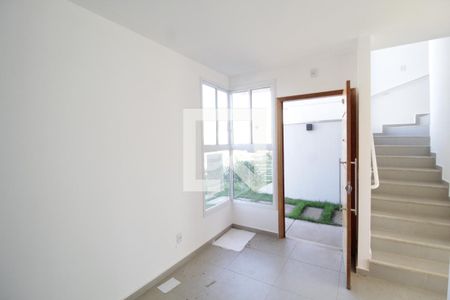 Sala de casa de condomínio para alugar com 3 quartos, 80m² em Granja Marileusa, Uberlândia