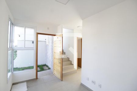 Sala de casa de condomínio para alugar com 3 quartos, 80m² em Granja Marileusa, Uberlândia