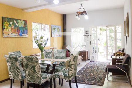 sala de visitas de casa de condomínio à venda com 3 quartos, 240m² em Retiro do Chale, Brumadinho